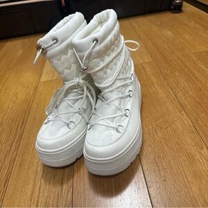 JustFab White Quilted Ankle Boots